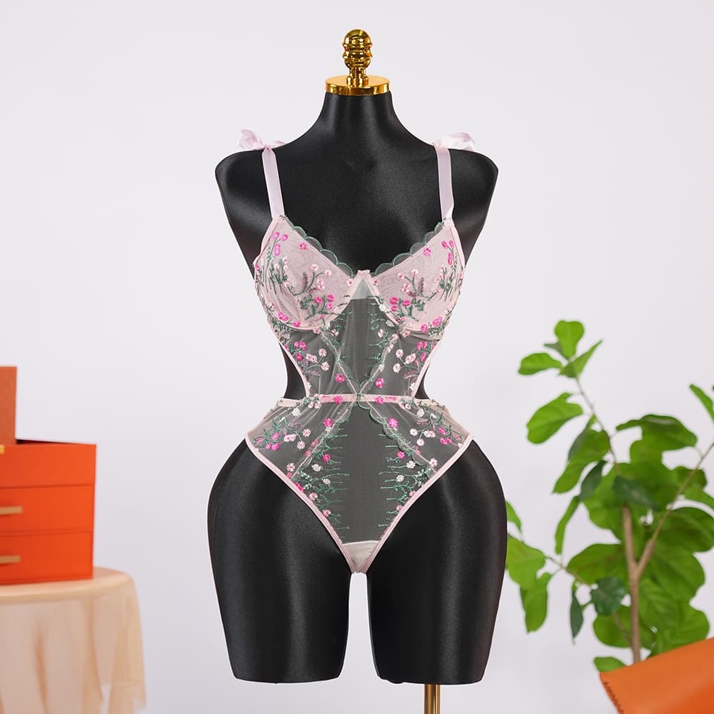 تيدي مطرز بقصات Cut-Out – Bold Artistic Embroidered Teddy