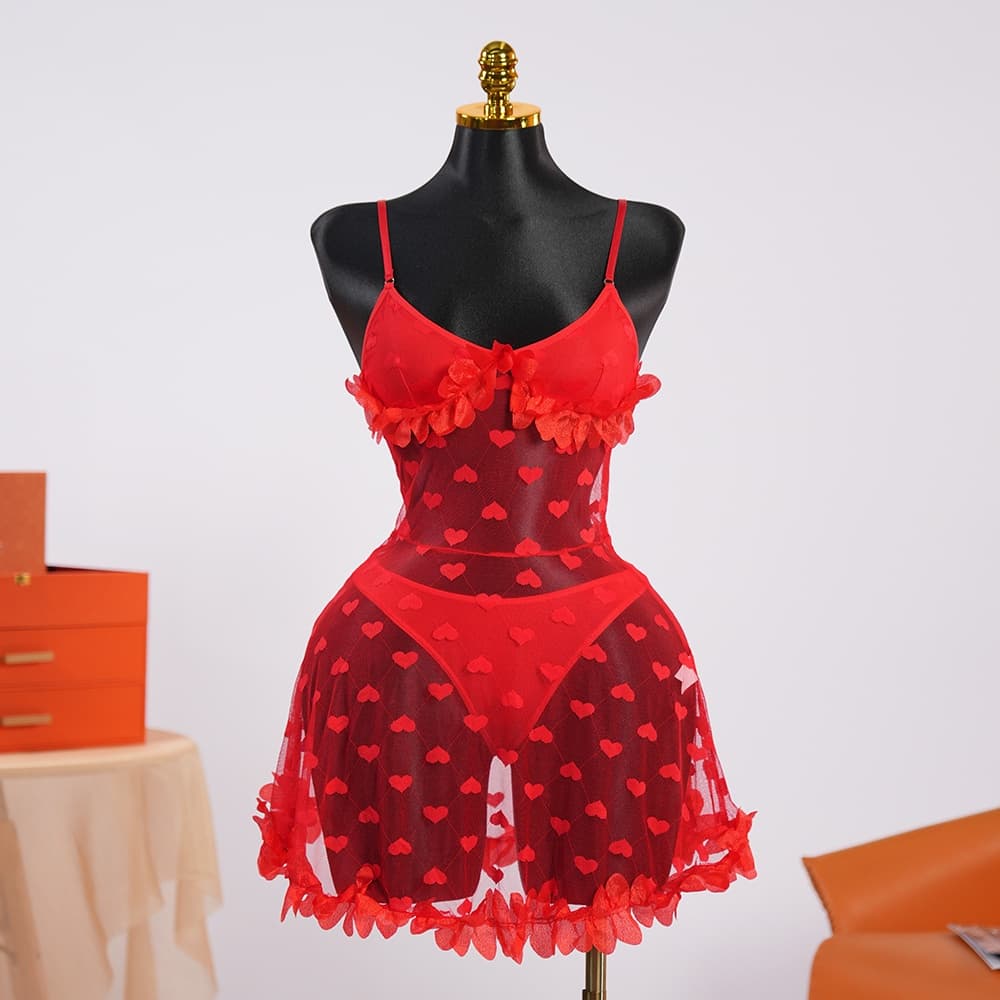بيبي دول أحمر شيفون بنقشة قلوب مع تفاصيل ورد بارزة