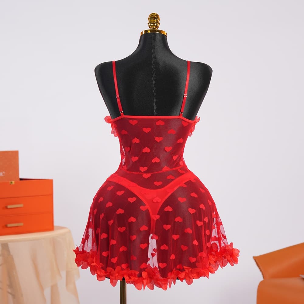 بيبي دول أحمر شيفون بنقشة قلوب مع تفاصيل ورد بارزة