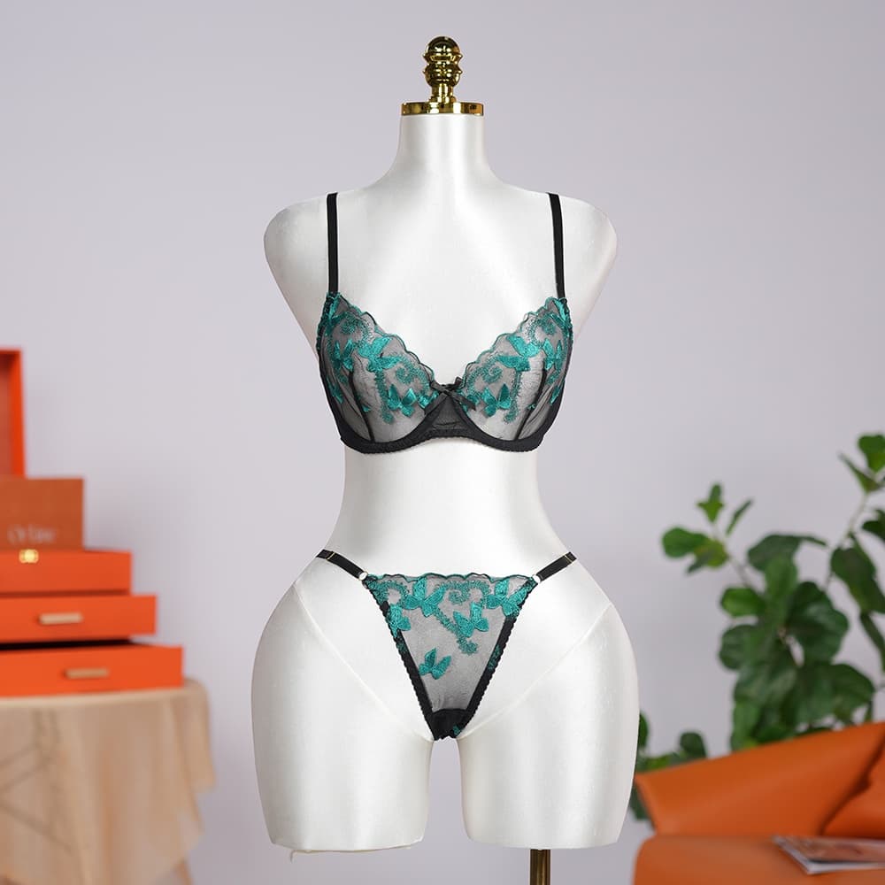 طقم لانجري بوش أب مطرز – Luxury Push-Up Embroidered Lingerie Set