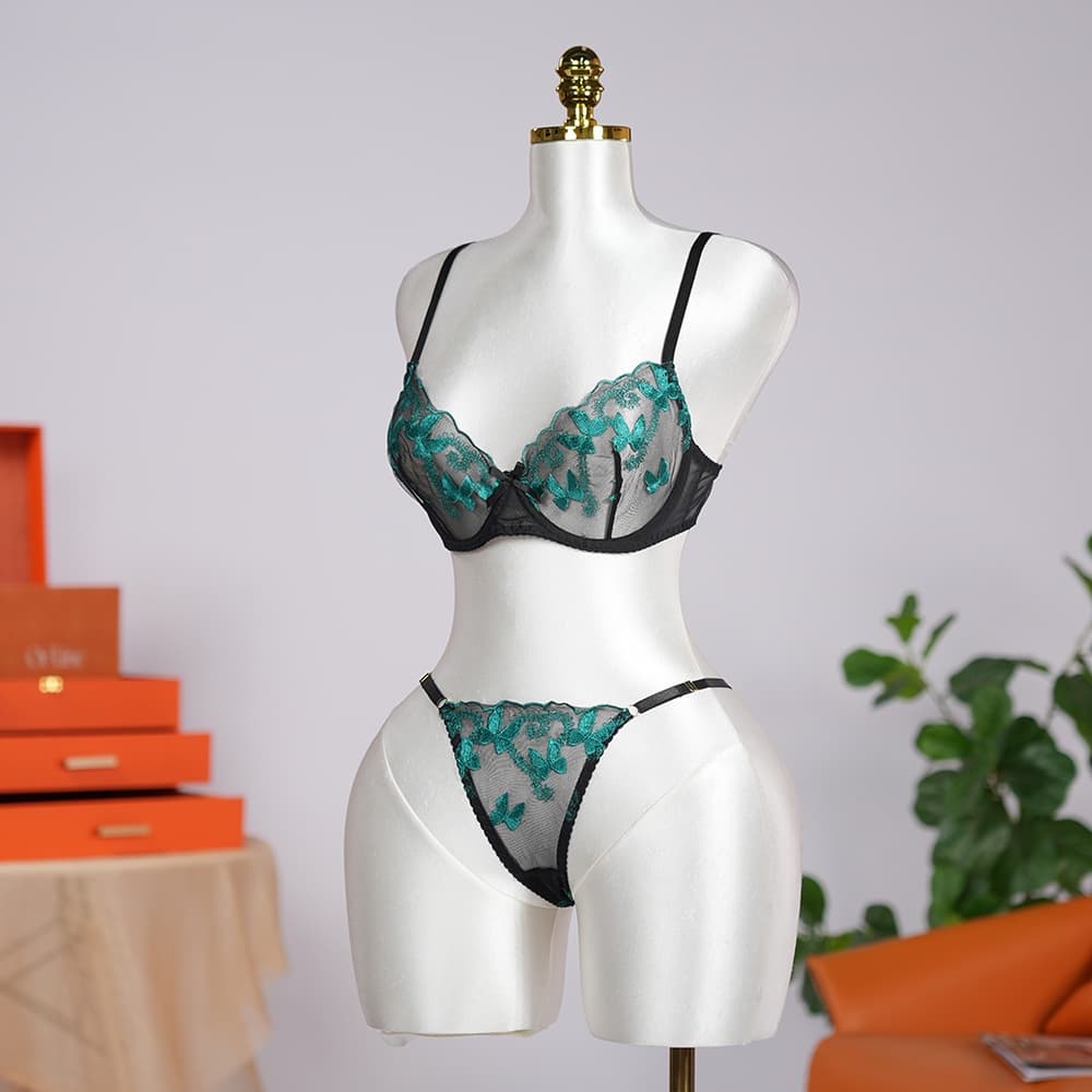 طقم لانجري بوش أب مطرز – Luxury Push-Up Embroidered Lingerie Set